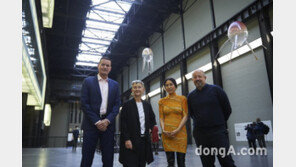 ‘현대 커미션: 아니카 이: 인 러브 위드 더 월드’ 개막