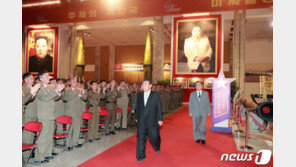 김정은, 한미 타격 무기 과시하며 “자위권 훼손땐 강력행동” 위협