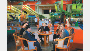 김정은, 한미 타격 무기 과시하며 “자위권 훼손땐 강력행동” 위협