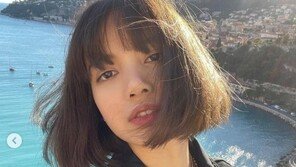 리사, 프랑스 니스서 뽐낸 바비인형 비주얼…러블리 단발