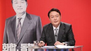 이준석 “내가 ‘개 유튜브’ 보듯 尹 ‘설법 유튜브’는 취향…좌우된다면 위험”