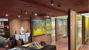 백화점 1층 화장품 대신 ‘이것’ 입점했더니 2030 매출 38% ↑