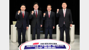 “도덕성 떨어져” vs “더 털릴것도 없다”…洪-尹, 제주서 정면충돌