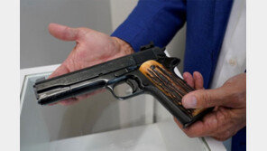 ‘전설의 마피아’ 알 카포네 권총 10억원 낙찰