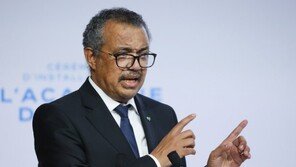 WHO 사무총장 “지난주 코로나19 사망자, 1년래 최저 수준”
