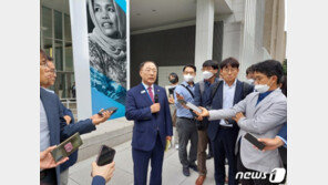 홍남기 “물가 2% 웃돌수도…환율 주시, 필요 땐 안정조치”