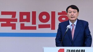 尹 “누구는 ‘한국당 해체’ 말해…당 해체? 쇄신하자는 뜻”