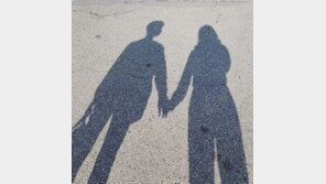 ‘결혼 28년’ 최수종♥하희라, 손잡고 애정가득 럽스타그램