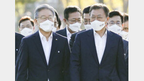 文, 이재명에 “축하한다”…李측 “이낙연 마음 얻기위해 뭐든 할 것”