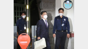 김만배 영장기각에, 尹 “이재명 캠프 서초동 지부”, 洪 “법조 카르텔”