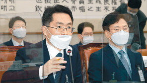 檢 “녹취록 ‘그분’, 정치인 그분 아니다”… 7시간 뒤엔 “향후 수사결과 단언 못해” 