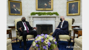 바이든, 케냐 대통령에 “코로나 백신 1700만회분 지원”