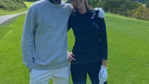 장신영♥강경준, 골프장에서도 ‘완벽 비율’ 부부…다정 케미 