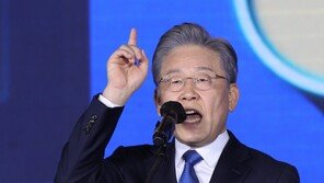 이재명 “‘정직 징계’ 윤석열, 정치활동 중단 선언해야” 