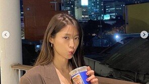 설현, 설레는 환한 미소…넘사벽 미모의 가을 여신