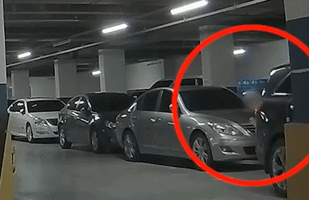 차량 3대 카트처럼 한번에 밀어낸 운전자…“마트도 아니고 황당”