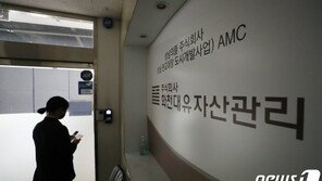 ‘대장동 키맨’ 남욱 LA서 귀국편 탑승…“들어가서 소상히 말씀”