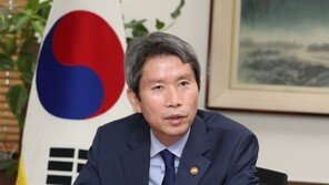 이인영 “北에 백신 지원, 국민 공감대 있어… 北측 의사도 중요”