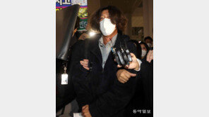 ‘대장동 키맨’ 남욱, 새벽 입국…공항서 검찰 체포