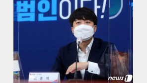 이준석 “윤석열 토론 실력, 홍준표에 크게 뒤처지지 않아”