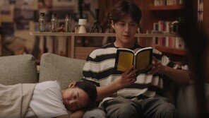 드라마·예능 나와야 팔린다… 미디어셀러로 뒤덮인 서점가