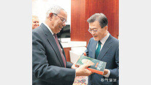 흑인 첫 美국무장관 파월, 코로나 합병증 별세