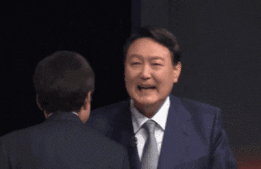 홍준표 측 “尹, 법조 선배 어깨를 툭…무례하기 짝이 없다”