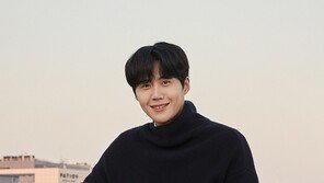 ‘여친에 낙태종용설’ 지목 배우 김선호…오늘 입장 밝힌다