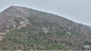 설악산에 ‘첫눈’ 작년보다 15일 빨라…내일 다시 ‘가을 한파’