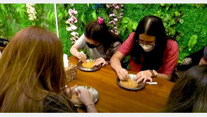 오징어 게임이 코로나로 죽어가던 인도네시아 카페 살렸다