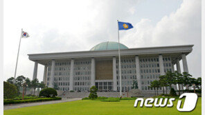 웹툰·웹소설 작가 “네이버·카카오 수수료 과다…생계 위태”