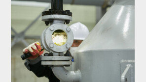 폐비닐 10t 넣고 400도서 4시간…원유가 콸콸 쏟아졌다