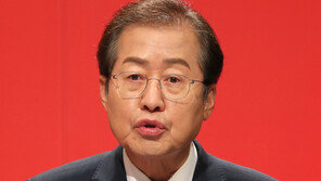 홍준표 측 “尹, 평정심 잃은 듯…‘어깨 툭’은 맏형으로서 넘어가”