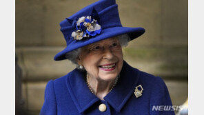 95살 엘리자베스 英여왕, ‘올해의 노인’상 수상 거절