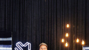 이수만, 왜 SM엔터를 매각하나…CJ ENM 인수 유력