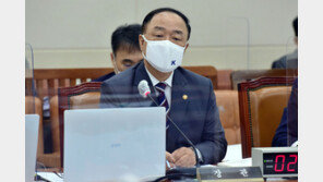 홍남기 “유류세 인하 내부 검토 중…다음주 중 발표할 것”