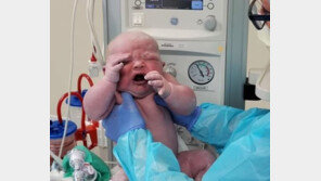 의사도 안는 순간 깜짝…6.3kg 초우량아, 태어나자마자 ‘핵인싸’