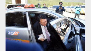 윤석열, 택시 내릴 때 ‘노마스크’…방역수칙 위반 구설