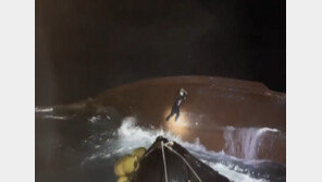 독도 사고 선박 조타실서 1명 숨진 채 발견…2명 구조