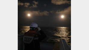 군산 해상서 전복된 중국어선 침몰…실종자 2명은 찾지 못해