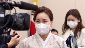 “‘한복의 날’이 뭐예요?”…국민 2명 중 1명 ‘전혀 모른다’