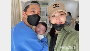 배윤정 “울 아들, 벌써 백일”…11살 연하 남편도 공개