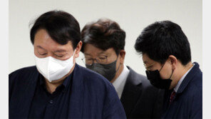 尹 ‘전두환 발언’ 질타 계속되자 “고통 당하신 분들께 송구” 사과 