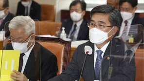 文대통령도 지난달 北탄도미사일 ‘도발’ 규정했는데… 서욱 국방 “北미사일 도발 아닌 위협” 