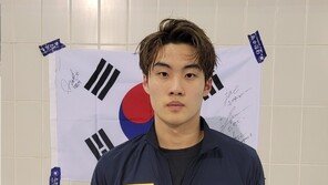 황선우, 국제대회 첫 메달 쾌거…경영 월드컵 개인혼영 100m 동메달