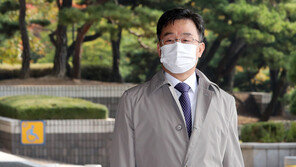 檢, 김만배 다시 소환…‘700억 4개 시나리오’ 등 질문에 답 안해