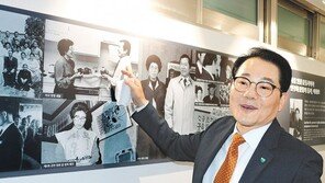 ‘다시 DJ 그를 그리며’ 도서 500권, 김대중 사저 기념관에 기증