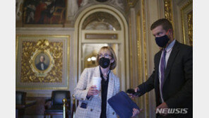 “美여군이 더 비싼 군복값 지불” 상원에서 시정안 발의