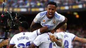 레알마드리드, 시즌 첫 엘클라시코서 바르사에 2-1 승리