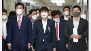 이준석 “여론조사 문항, 전례 없는 방식은 하지 않았으면”